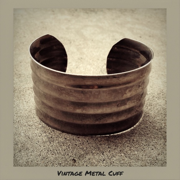 Vintage Metal Cuff Bracelet - Picture 2 of 3